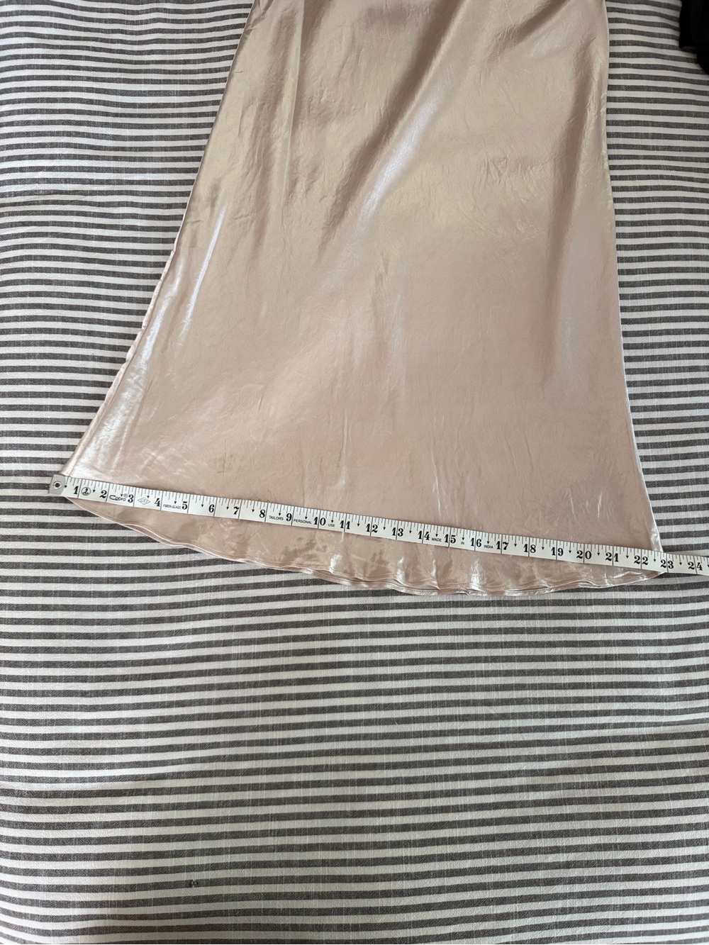 Aritzia Babaton Champagne Satin Bias Midi Skirt SIZE 4 - Picture 6 of 9